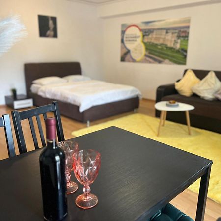 Tranzzit Airport Apartament Отопени Екстериор снимка